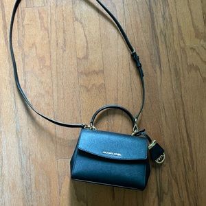Michael kors crossbody